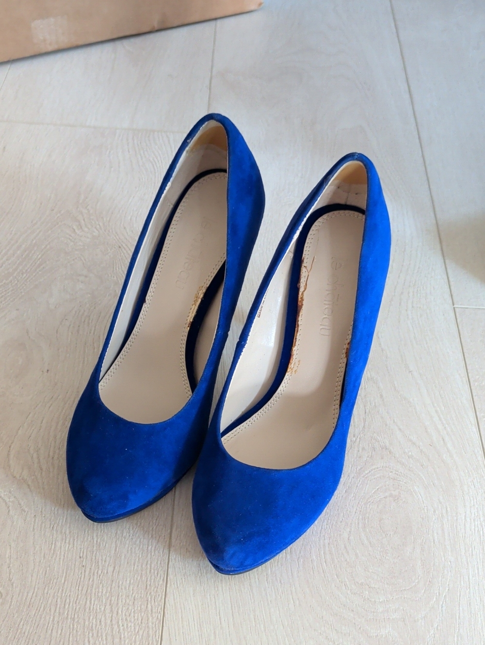 le chateau Cobalt Suede Pointed-Toe Heels